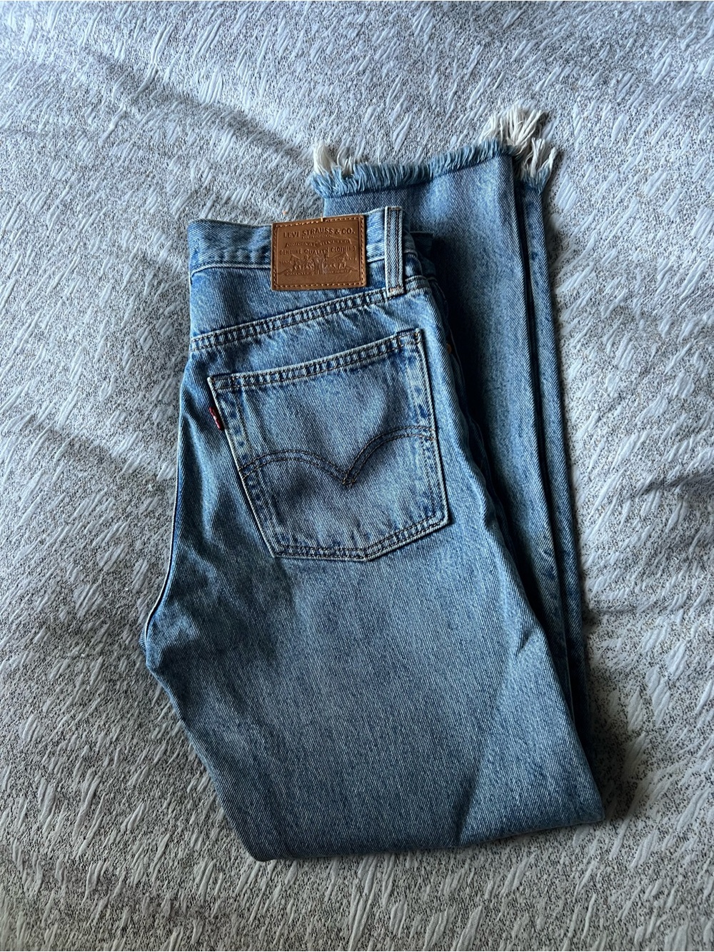 Levi's Women's Light Blue Wedgie Slim Jeans with Frayed Hem Size 26